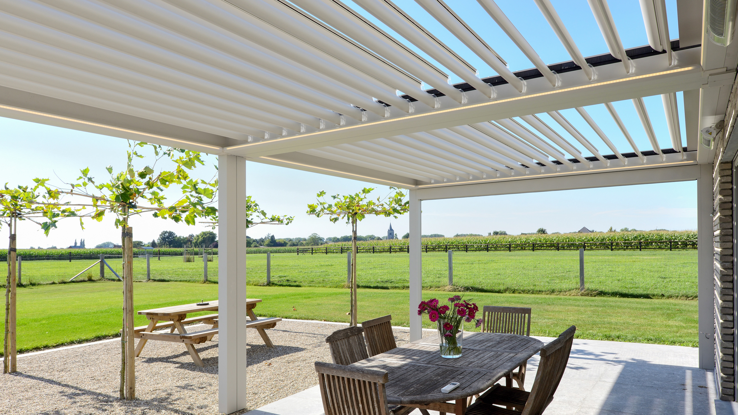 B600-S<br><em>mit dreh- und verschiebbaren Lamellen</em>